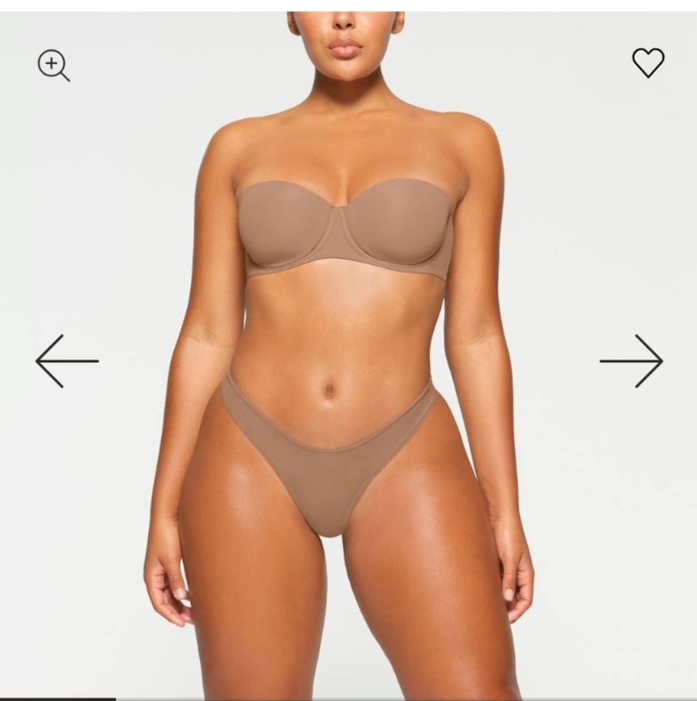 SKIMS Smoothing Unlined Strapless bra - BNWT